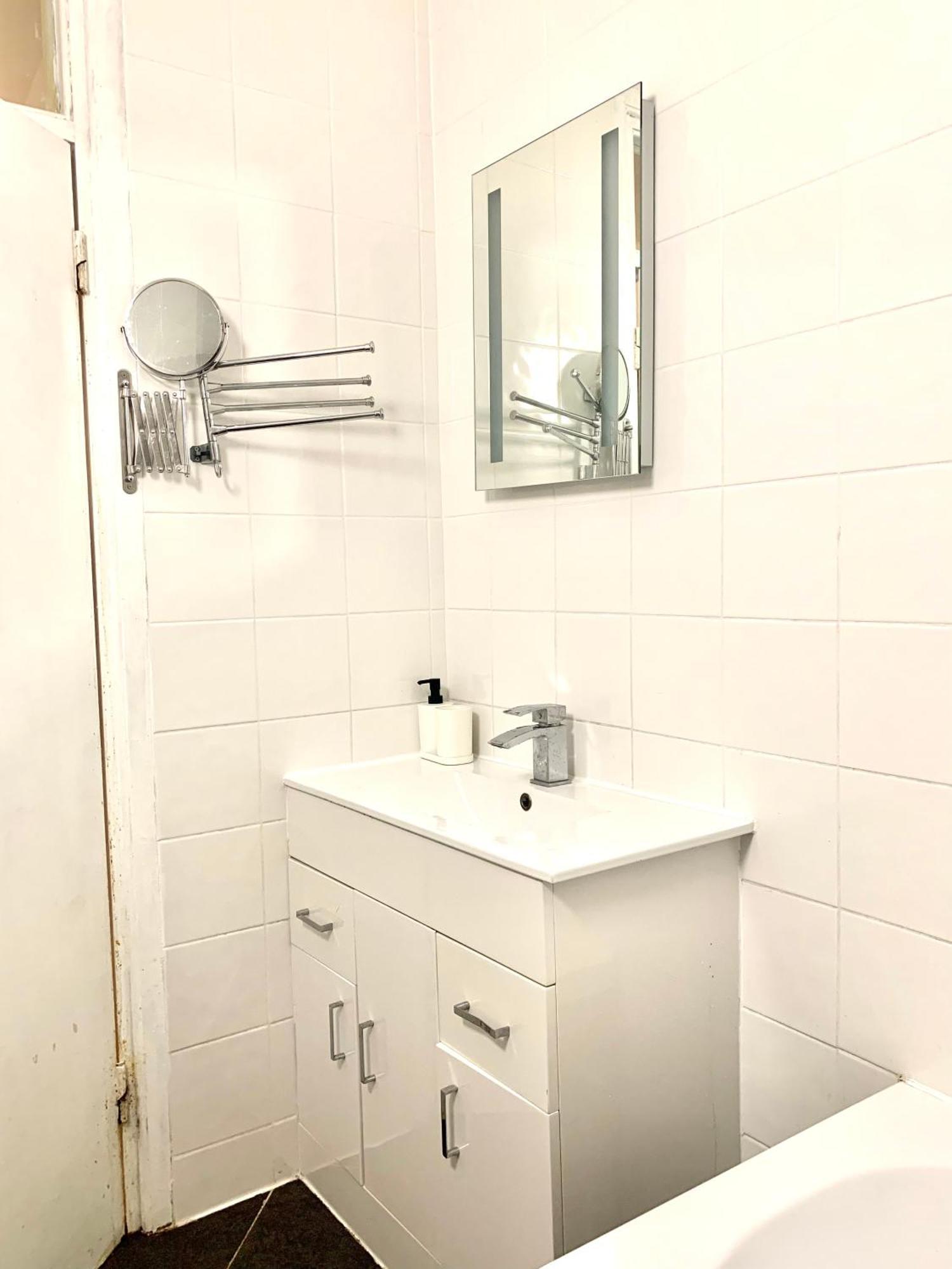 Cosy 2 Bedroom Apartment In Swiss Cottage. Londyn Zewnętrze zdjęcie