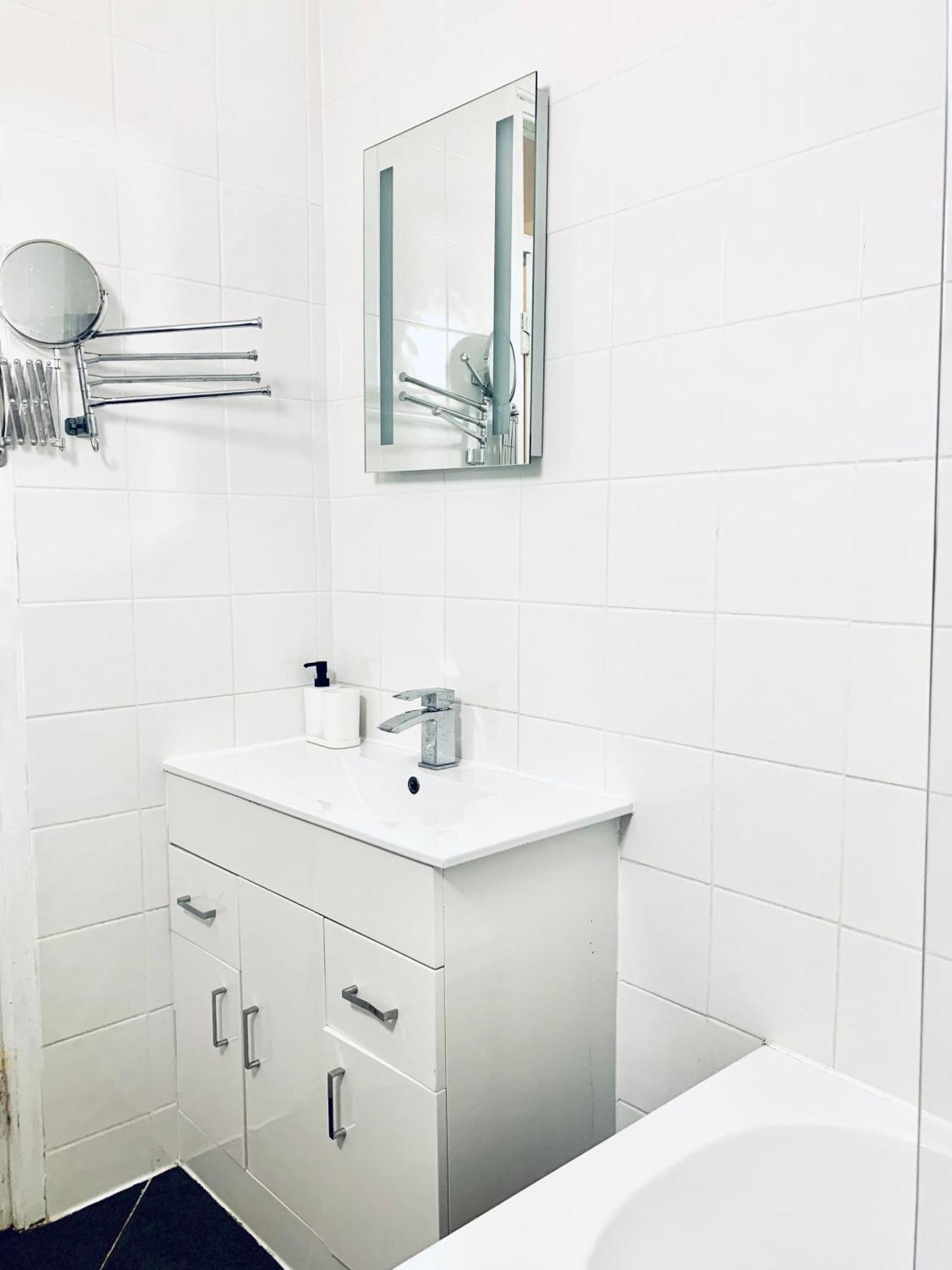 Cosy 2 Bedroom Apartment In Swiss Cottage. Londyn Zewnętrze zdjęcie